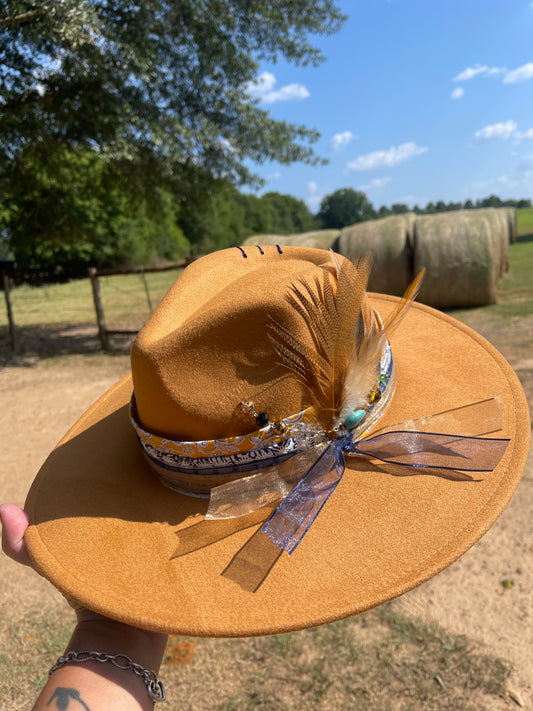 Hat, jeweled camel